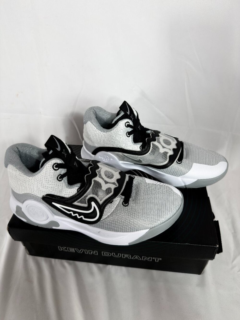 Nike KD Trey 5 X Basketball Shoes Men’s 8.5 White Grey Black NEW w/ Box